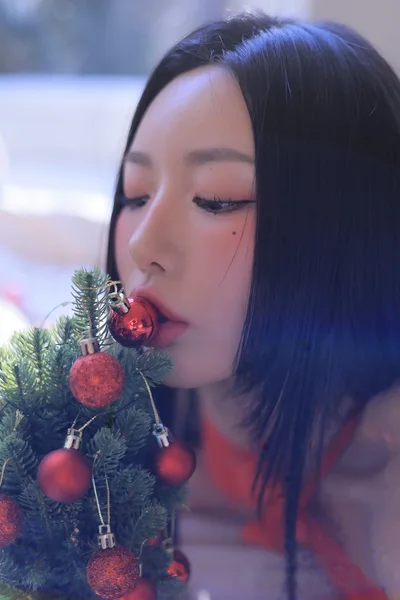 Dongeuran 동그란 – PhotoBook ��Merry Santa�� Vol.02