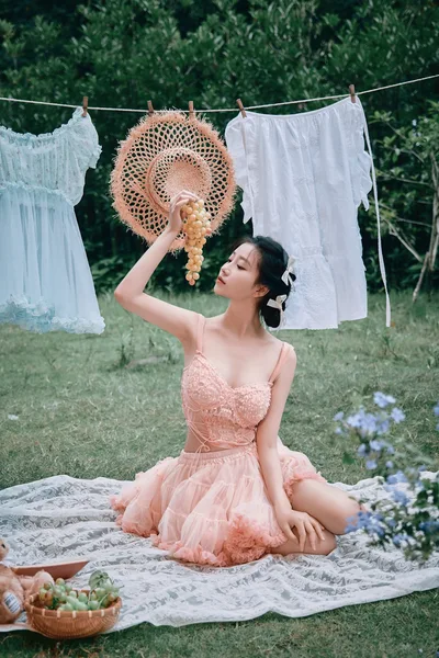 年年Nnian – 妩 + 粉色日记